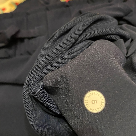 Lululemon On The Fly pants with tote shopping bag - Picture 10 of 11